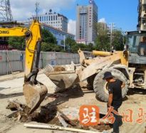 www.操小妹逼逼高温下的坚守｜道路建设者用汗水铺就畅通路